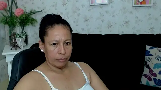Snapshot of mature_martina chatting on 03.08.25 mature martina online show from 03.08.25