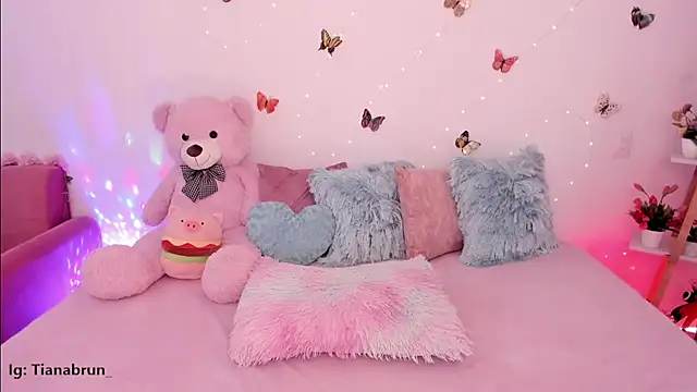 Zara uwu  online show from 11.22.25