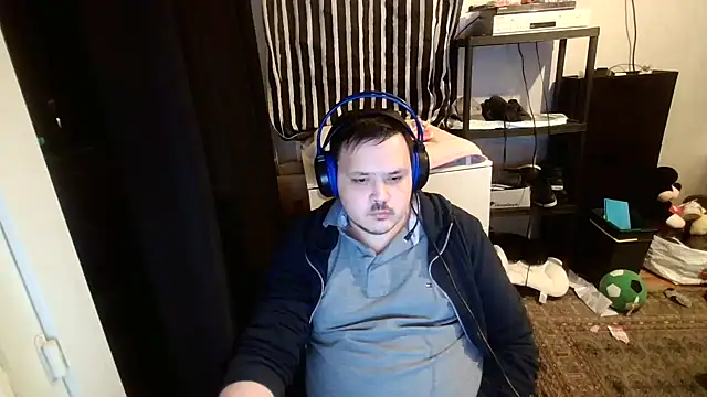 Snapshot of Bebemickey75 chatting on 02.14.25 Bebemickey75 online show from 02.14.25