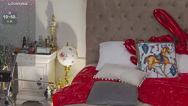 Denisse Perry online show from 02.12.25