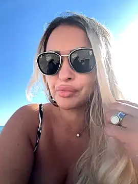 Denisse Perry online show from 11.23.25