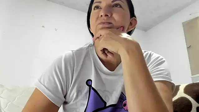 Snapshot of Angelblue_ chatting on 10.14.25 Angelblue online show from 10.14.25