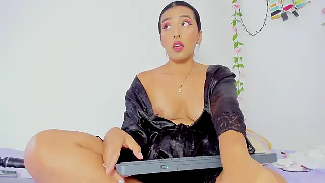 Snapshot of SamanthaJonson1 chatting on 03.19.25 SamanthaJonson1 online show from 03.19.25