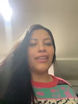 Snapshot of sexyyykloee chatting on 09.14.25 sexyyykloee online show from 09.14.25
