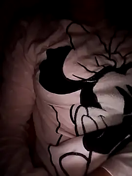 Snapshot of bruna_safadinhaa chatting on 10.31.25 bruna safadinhaa online show from 10.31.25