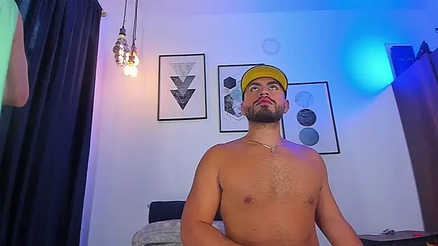 Snapshot of Juan_Castano chatting on 02.05.25 Juan Castano online show from 02.05.25