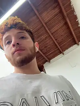 Snapshot of Juan_Castano chatting on 10.17.25 Juan Castano online show from 10.17.25