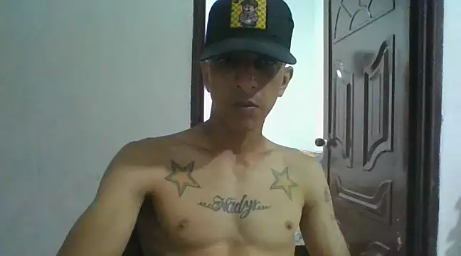 Snapshot of goldenboycol chatting on 01.02.25 goldenboycol online show from 01.02.25