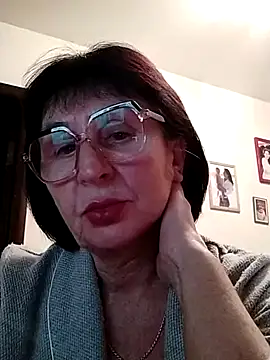 Snapshot of AlbinaXPretty chatting on 12.10.24 AlbinaXPretty online show from 12.10.24
