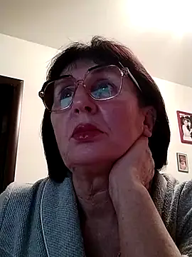 Snapshot of AlbinaXPretty chatting on 12.11.24 AlbinaXPretty online show from 12.11.24