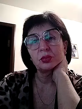 Snapshot of AlbinaXPretty chatting on 12.22.24 AlbinaXPretty online show from 12.22.24