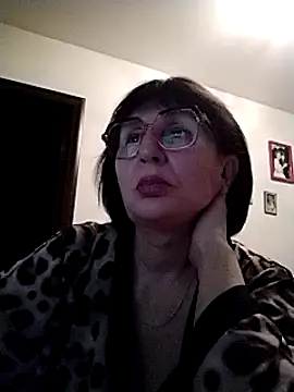 Snapshot of AlbinaXPretty chatting on 12.28.24 AlbinaXPretty online show from 12.28.24