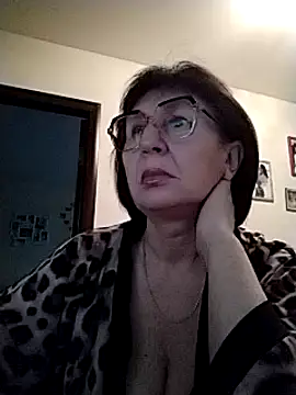 Snapshot of AlbinaXPretty chatting on 12.30.24 AlbinaXPretty online show from 12.30.24