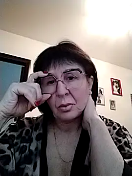 Snapshot of AlbinaXPretty chatting on 12.30.24 AlbinaXPretty online show from 12.30.24