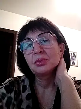 Snapshot of AlbinaXPretty chatting on 12.31.24 AlbinaXPretty online show from 12.31.24