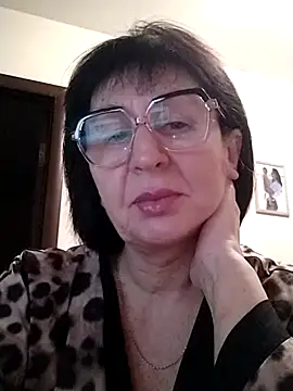 Snapshot of AlbinaXPretty chatting on 01.01.25 AlbinaXPretty online show from 01.01.25