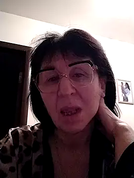 Snapshot of AlbinaXPretty chatting on 01.11.25 AlbinaXPretty online show from 01.11.25