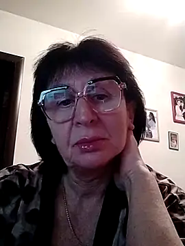 Snapshot of AlbinaXPretty chatting on 01.11.25 AlbinaXPretty online show from 01.11.25