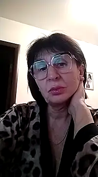 Snapshot of AlbinaXPretty chatting on 01.11.25 AlbinaXPretty online show from 01.11.25
