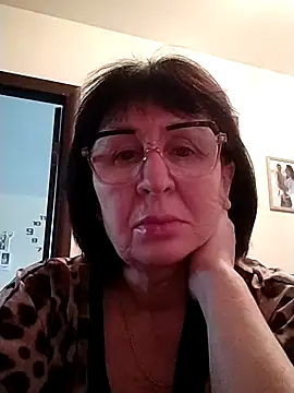 Snapshot of AlbinaXPretty chatting on 01.12.25 AlbinaXPretty online show from 01.12.25