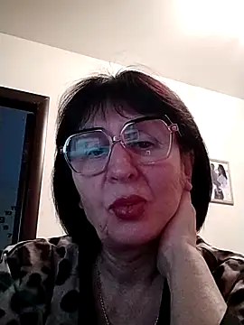 Snapshot of AlbinaXPretty chatting on 01.12.25 AlbinaXPretty online show from 01.12.25