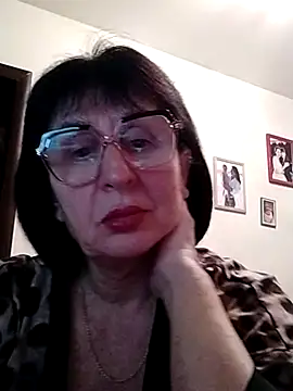 Snapshot of AlbinaXPretty chatting on 01.12.25 AlbinaXPretty online show from 01.12.25