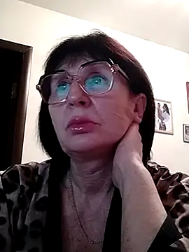 Snapshot of AlbinaXPretty chatting on 01.14.25 AlbinaXPretty online show from 01.14.25