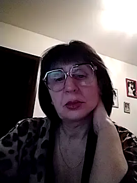 Snapshot of AlbinaXPretty chatting on 01.15.25 AlbinaXPretty online show from 01.15.25