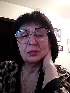 Snapshot of AlbinaXPretty chatting on 01.24.25 AlbinaXPretty online show from 01.24.25