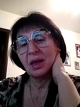Snapshot of AlbinaXPretty chatting on 01.31.25 AlbinaXPretty online show from 01.31.25