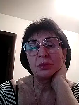 Snapshot of AlbinaXPretty chatting on 02.04.25 AlbinaXPretty online show from 02.04.25