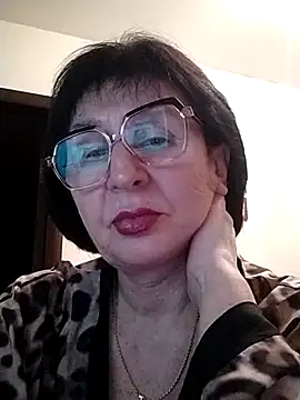 Snapshot of AlbinaXPretty chatting on 02.08.25 AlbinaXPretty online show from 02.08.25