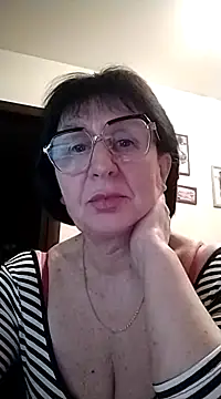 Snapshot of AlbinaXPretty chatting on 02.10.25 AlbinaXPretty online show from 02.10.25