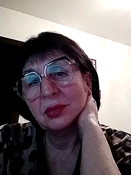 Snapshot of AlbinaXPretty chatting on 02.17.25 AlbinaXPretty online show from 02.17.25