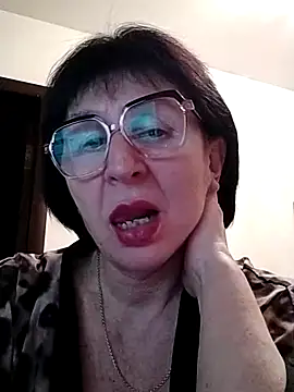Snapshot of AlbinaXPretty chatting on 02.17.25 AlbinaXPretty online show from 02.17.25