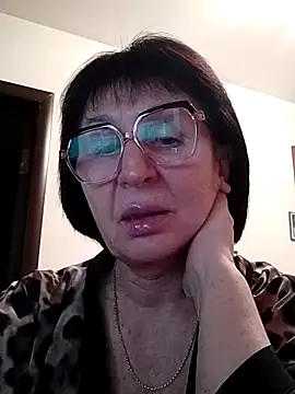 Snapshot of AlbinaXPretty chatting on 02.21.25 AlbinaXPretty online show from 02.21.25