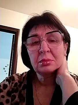 Snapshot of AlbinaXPretty chatting on 02.24.25 AlbinaXPretty online show from 02.24.25