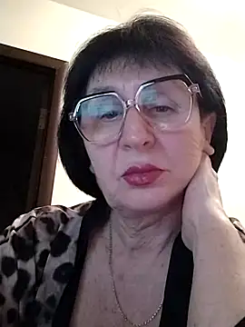 Snapshot of AlbinaXPretty chatting on 02.25.25 AlbinaXPretty online show from 02.25.25