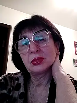 Snapshot of AlbinaXPretty chatting on 02.28.25 AlbinaXPretty online show from 02.28.25