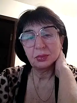 Snapshot of AlbinaXPretty chatting on 03.05.25 AlbinaXPretty online show from 03.05.25