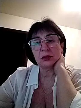 Snapshot of AlbinaXPretty chatting on 03.08.25 AlbinaXPretty online show from 03.08.25