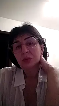 Snapshot of AlbinaXPretty chatting on 03.18.25 AlbinaXPretty online show from 03.18.25