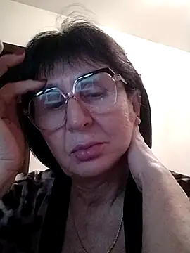 Snapshot of AlbinaXPretty chatting on 03.19.25 AlbinaXPretty online show from 03.19.25