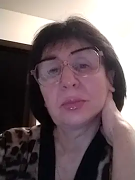 Snapshot of AlbinaXPretty chatting on 03.21.25 AlbinaXPretty online show from 03.21.25