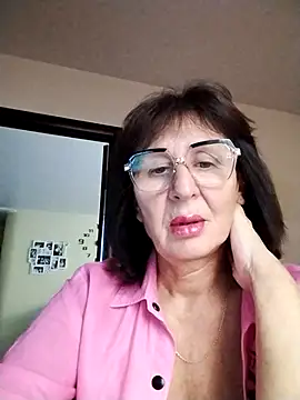 Snapshot of AlbinaXPretty chatting on 09.18.25 AlbinaXPretty online show from 09.18.25