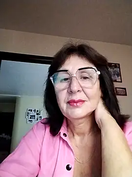 Snapshot of AlbinaXPretty chatting on 09.24.25 AlbinaXPretty online show from 09.24.25