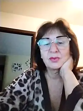 Snapshot of AlbinaXPretty chatting on 09.30.25 AlbinaXPretty online show from 09.30.25