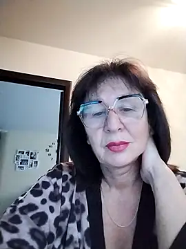 Snapshot of AlbinaXPretty chatting on 10.02.25 AlbinaXPretty online show from 10.02.25