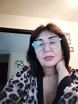 Snapshot of AlbinaXPretty chatting on 10.04.25 AlbinaXPretty online show from 10.04.25