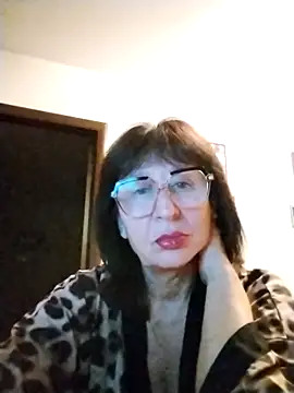 Snapshot of AlbinaXPretty chatting on 10.15.25 AlbinaXPretty online show from 10.15.25